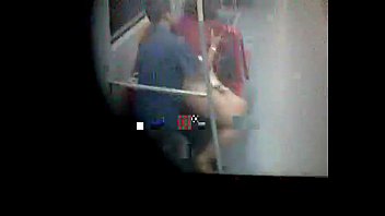 Vídeo flagra casal fazendo sexo em trem em SP (Realmente sem tarja)   Videolog  calangopreto2