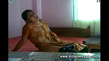Geethu Nice Show Masturbating Fucking Herself off with fingers and moaning - indiansexygfs.com