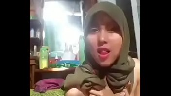 tudung hijab jilboob slut stripping playing and dancing