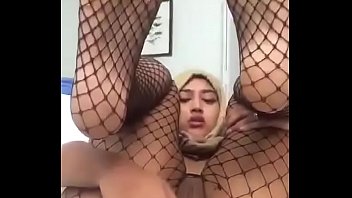 hijab main dildo di anal