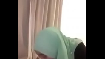 Muslim Hotel Staff With Hijab Gives A Blowjob And Rides