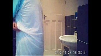 Hidden cam in bath room finally caught my cute mom nude !!