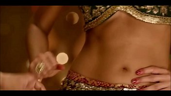 (Part 1) Indian actress Katrina Kaif hot bouncing boobs cleavage navel legs thighs blouse with Aamir Khan in Thugs of Hindostan song Suraiyya edit zoom slow motion