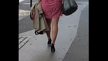 Milf's huge booty in the streets of Paris !! (What would you do to her asshole ?)