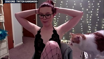 Redhead Twitch Streamer flash pussy and tits on stream 122